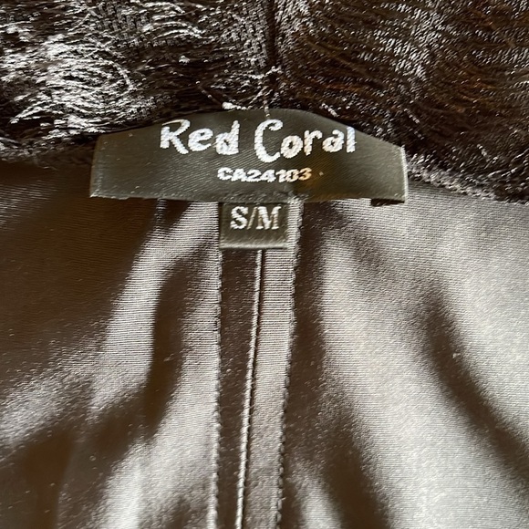 Small/medium but fits larger. Fabulous zipper detail  and fringe. - Picture 5 of 9